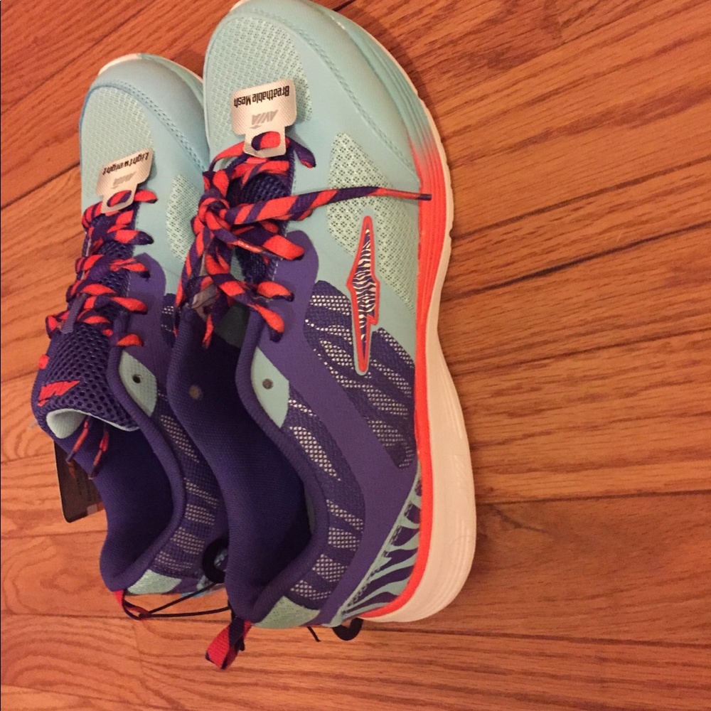 Avia dimension light weight shoes sz6